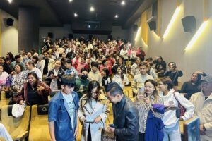 “प्रदर्शनको दोस्रो दिनमा देशभर उर्लिए दर्शक, ‘मन बिनाको धन’ हेरेर रुदै निस्किए”