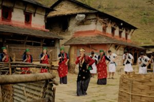 गुरुङ फिल्मका नायक तथा गायक राम प्रसाद गुरुङ र करिश्मा कालिकोटीको स्वरमा ‘जुन झैँ चमक’ सार्वजनिक,