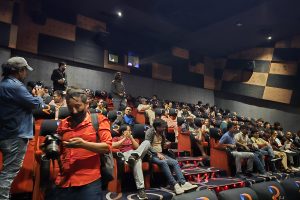 दर्शकको साथ पाइरहेको चलचित्र ‘कुम्भ’, शो अभावप्रति गुनासो; दोस्रो हप्तामा पनि उत्साहजनक प्रतिक्रिया |